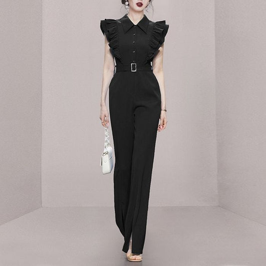 schwarzer-jumpsuit-mit-rüschen-schultern-hemdkragen-frontknöpfe-taillengürtel-elegantes-schickes-design